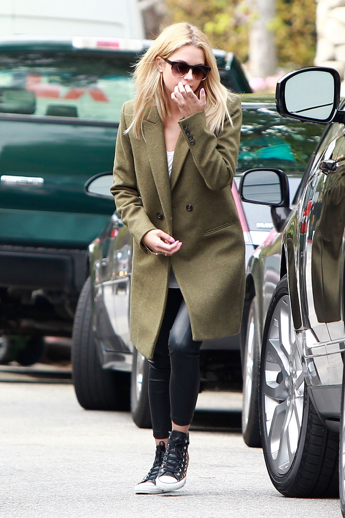Ashley Benson grabs lunch with a friend