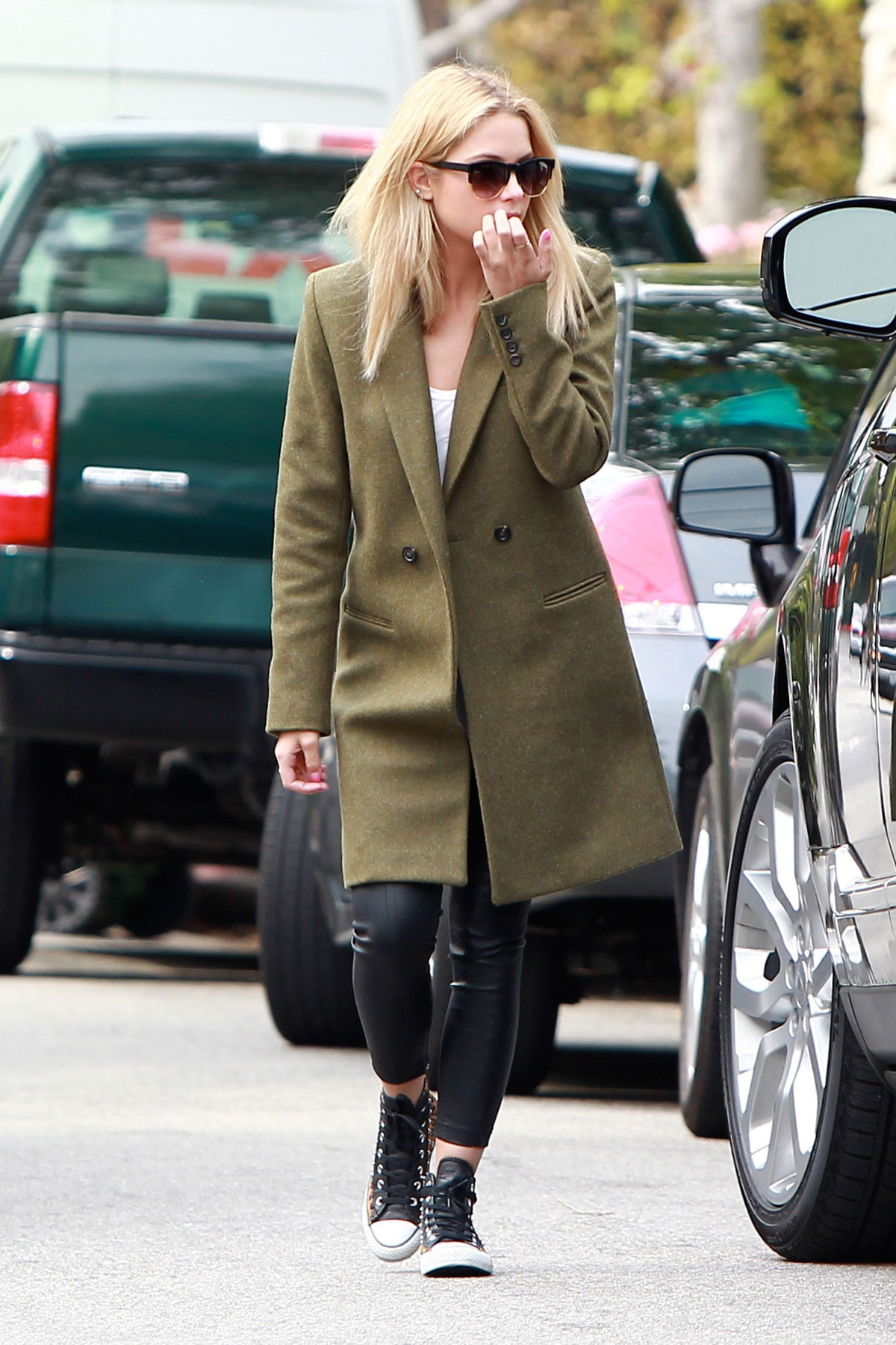 Ashley Benson grabs lunch with a friend