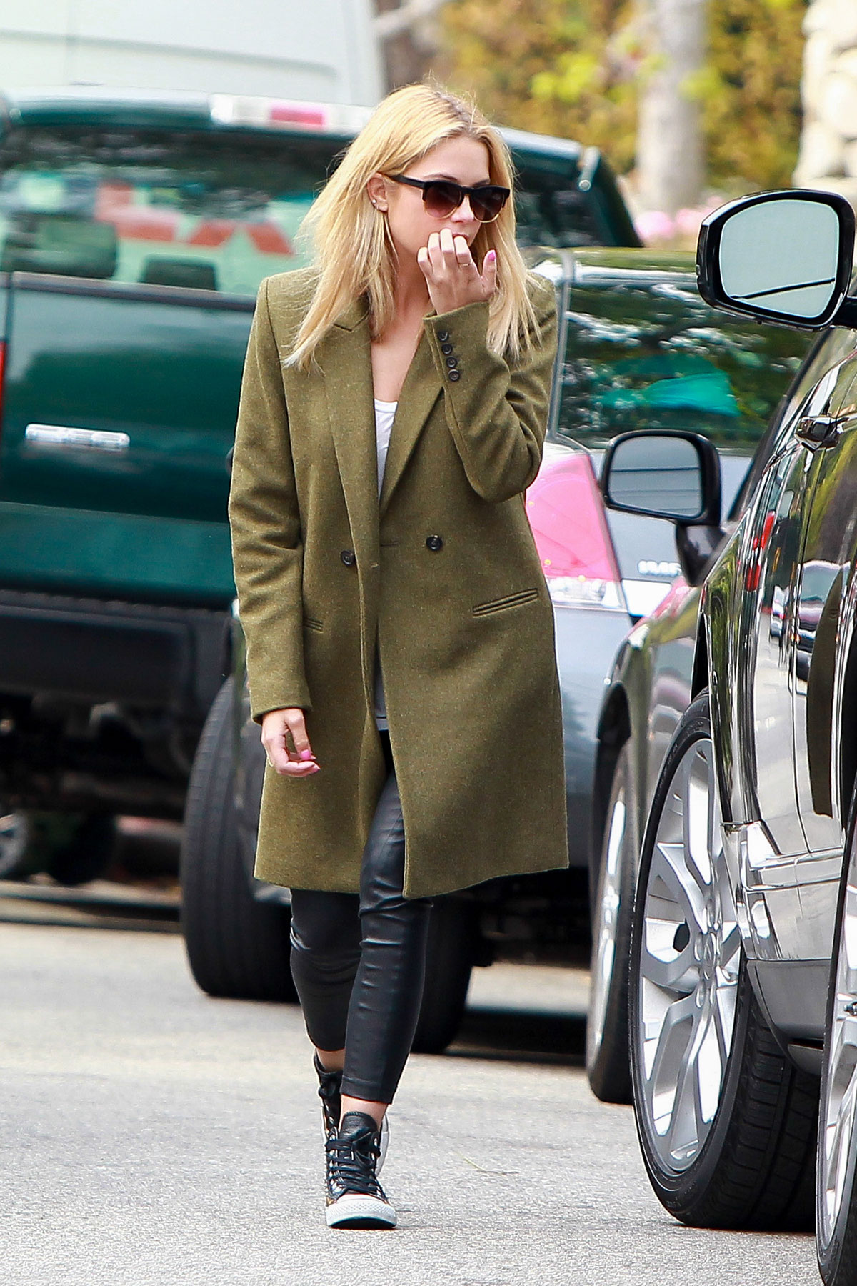 Ashley Benson grabs lunch with a friend