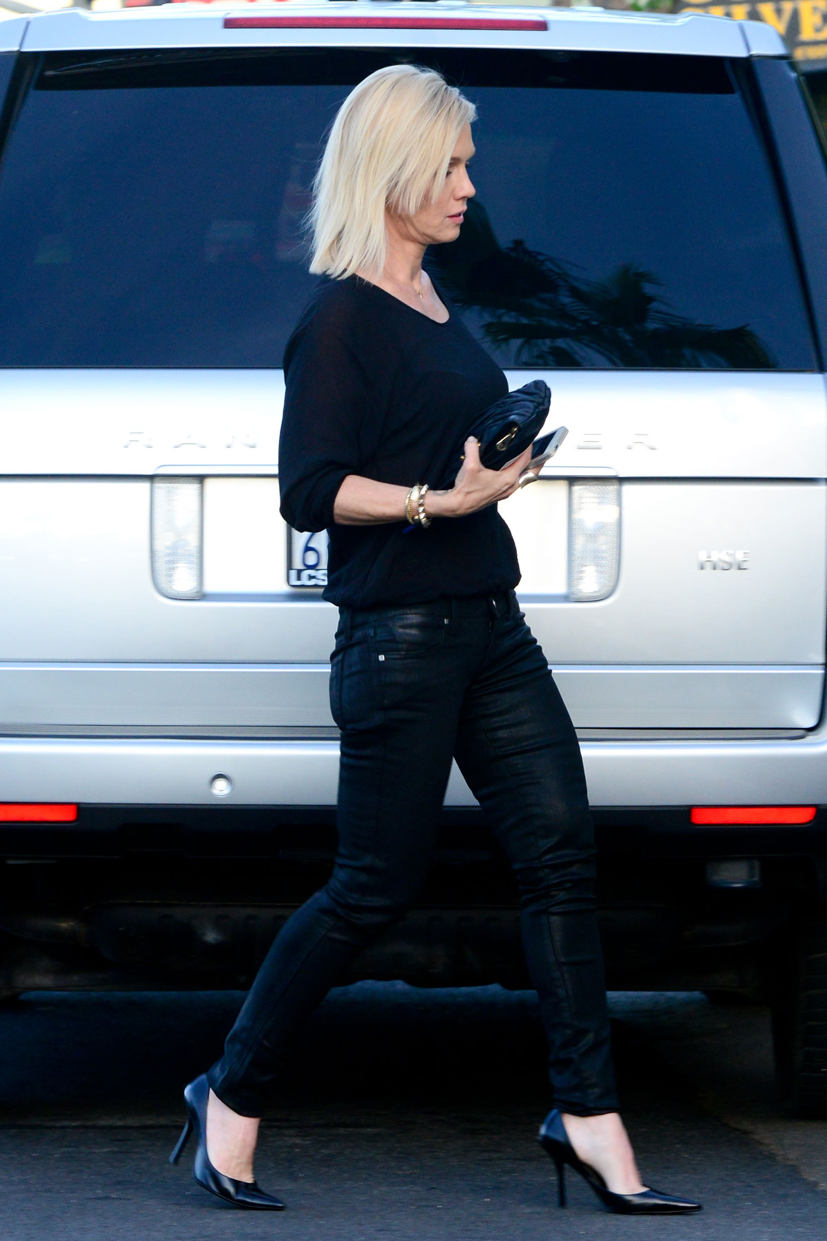 Jennie Garth at Fire Fly restaurant