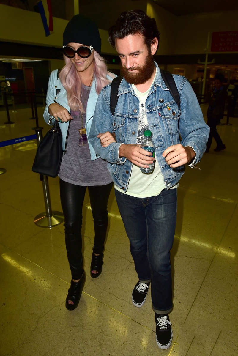 Kesha arrives on an international flight at LAX Airport