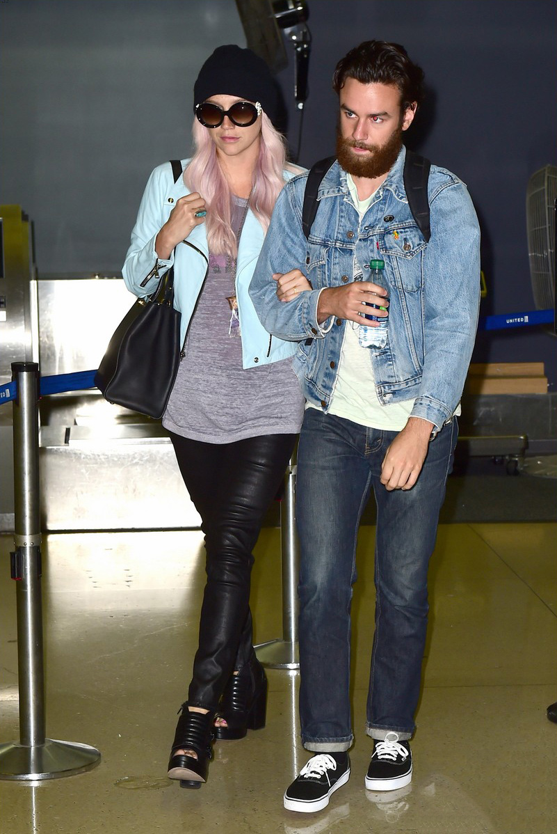 Kesha arrives on an international flight at LAX Airport