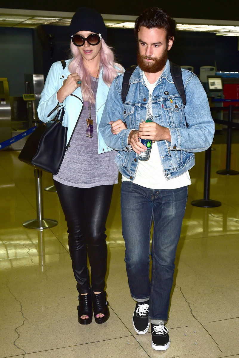 Kesha arrives on an international flight at LAX Airport