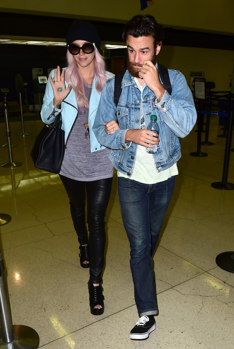 Kesha arrives on an international flight at LAX Airport