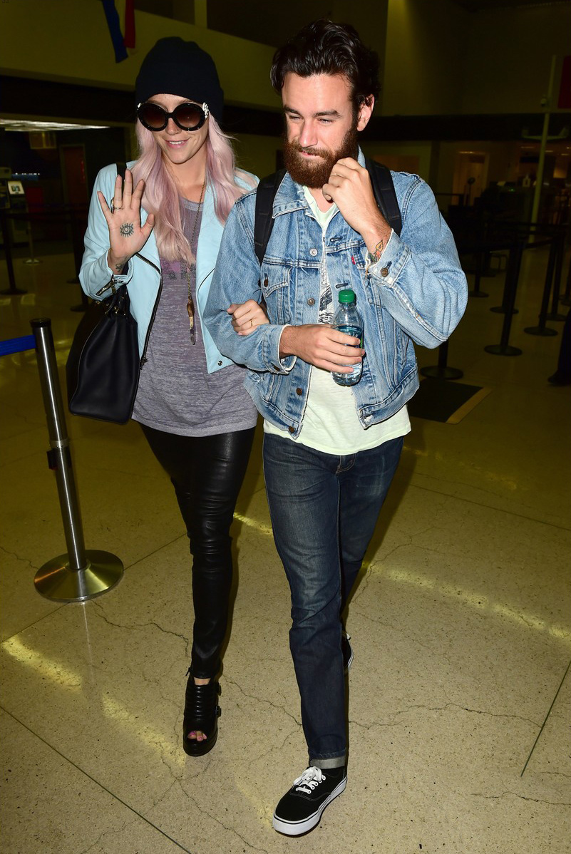 Kesha arrives on an international flight at LAX Airport