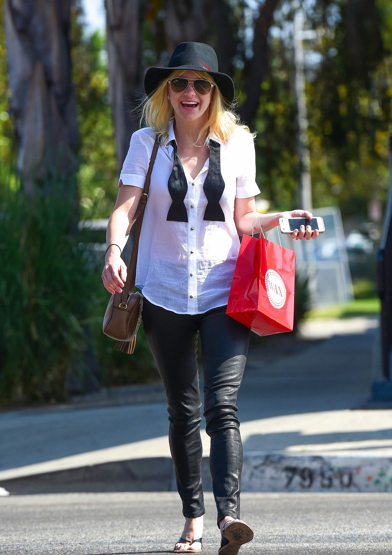 Anna Faris at Wax Melrose in Los Angeles