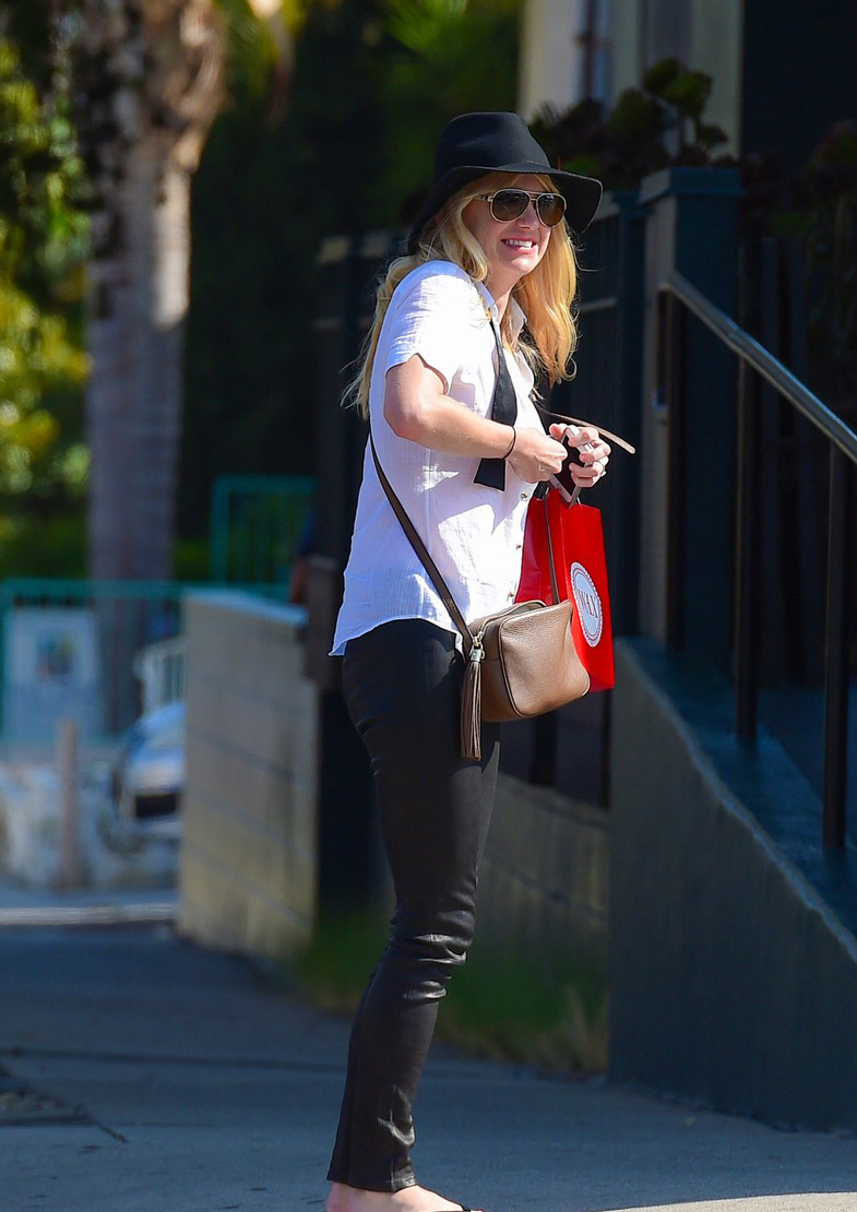 Anna Faris at Wax Melrose in Los Angeles