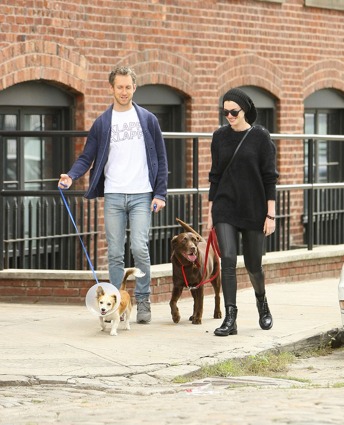 Anne Hathaway out in NYC