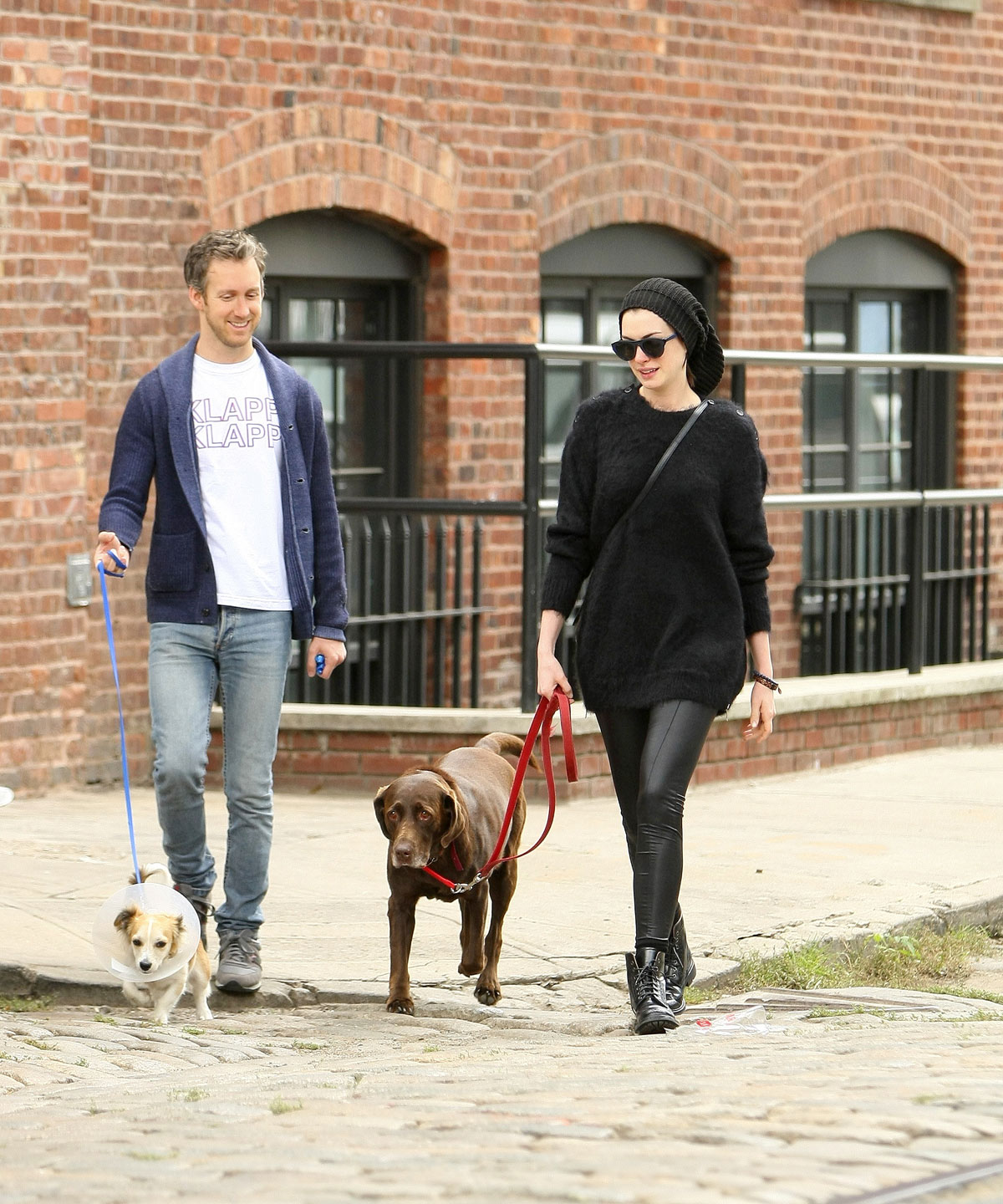 Anne Hathaway out in NYC