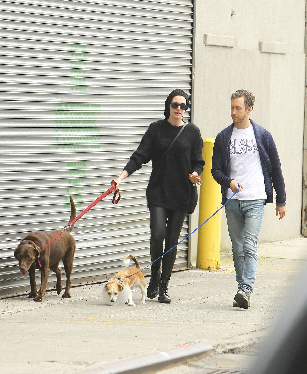 Anne Hathaway out in NYC