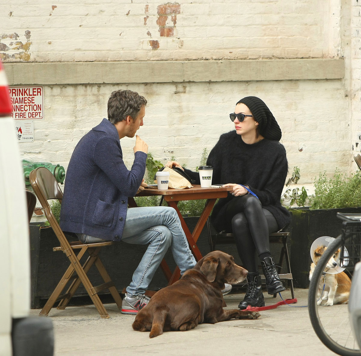 Anne Hathaway out in NYC