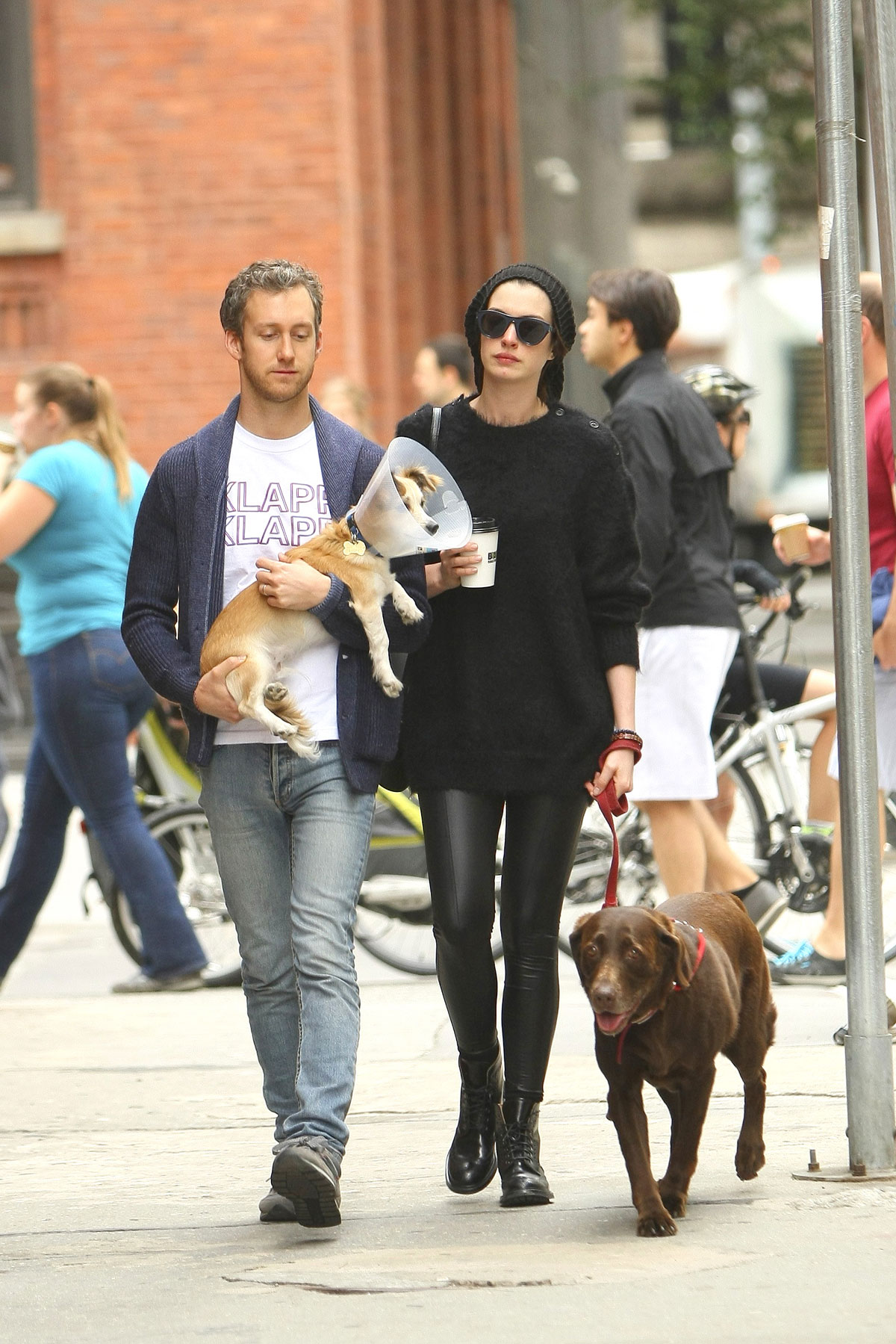 Anne Hathaway out in NYC