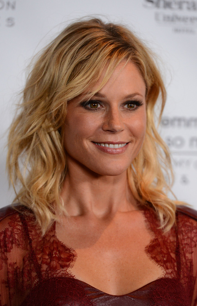 Julie Bowen attends Pre-Emmy Awards Peer Group Cocktail Reception