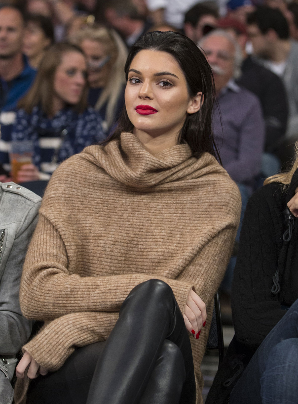 Kendall Jenner at the Knicks vs Wizards basketball game