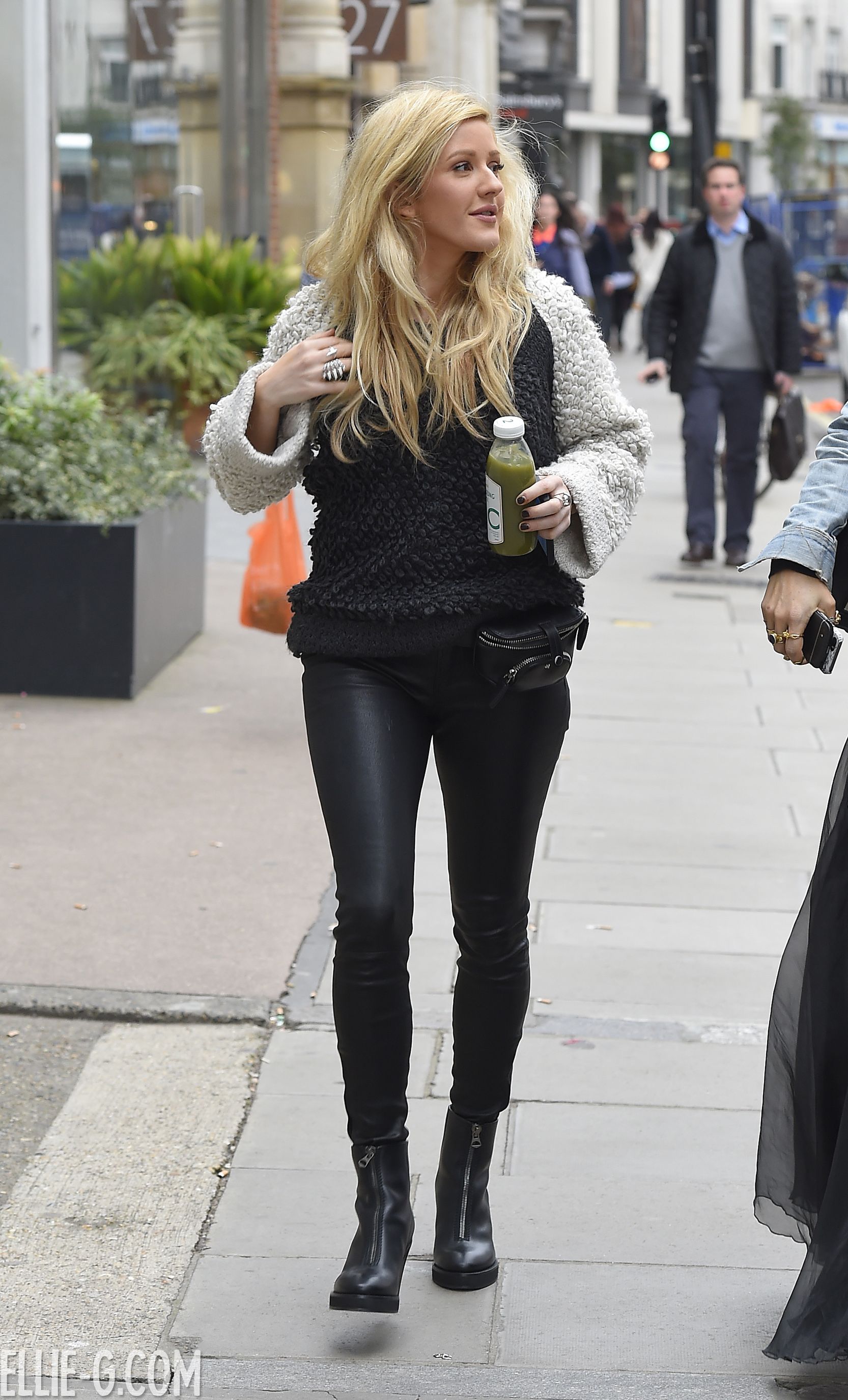 Ellie Goulding out to lunch with a friend