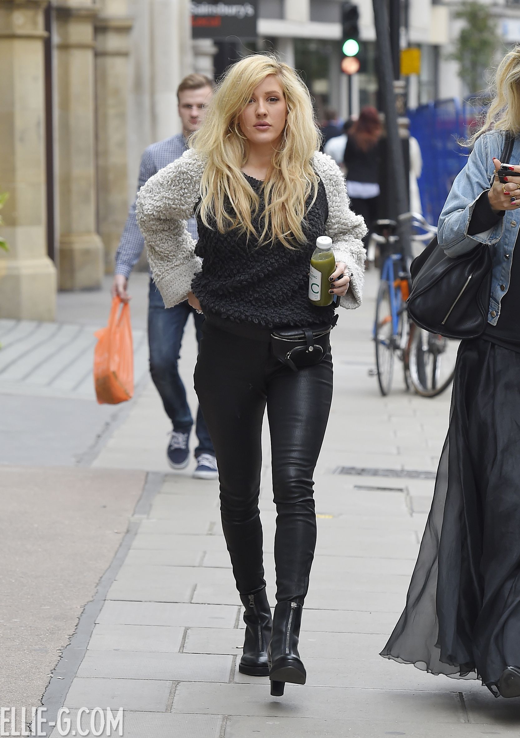 Ellie Goulding out to lunch with a friend