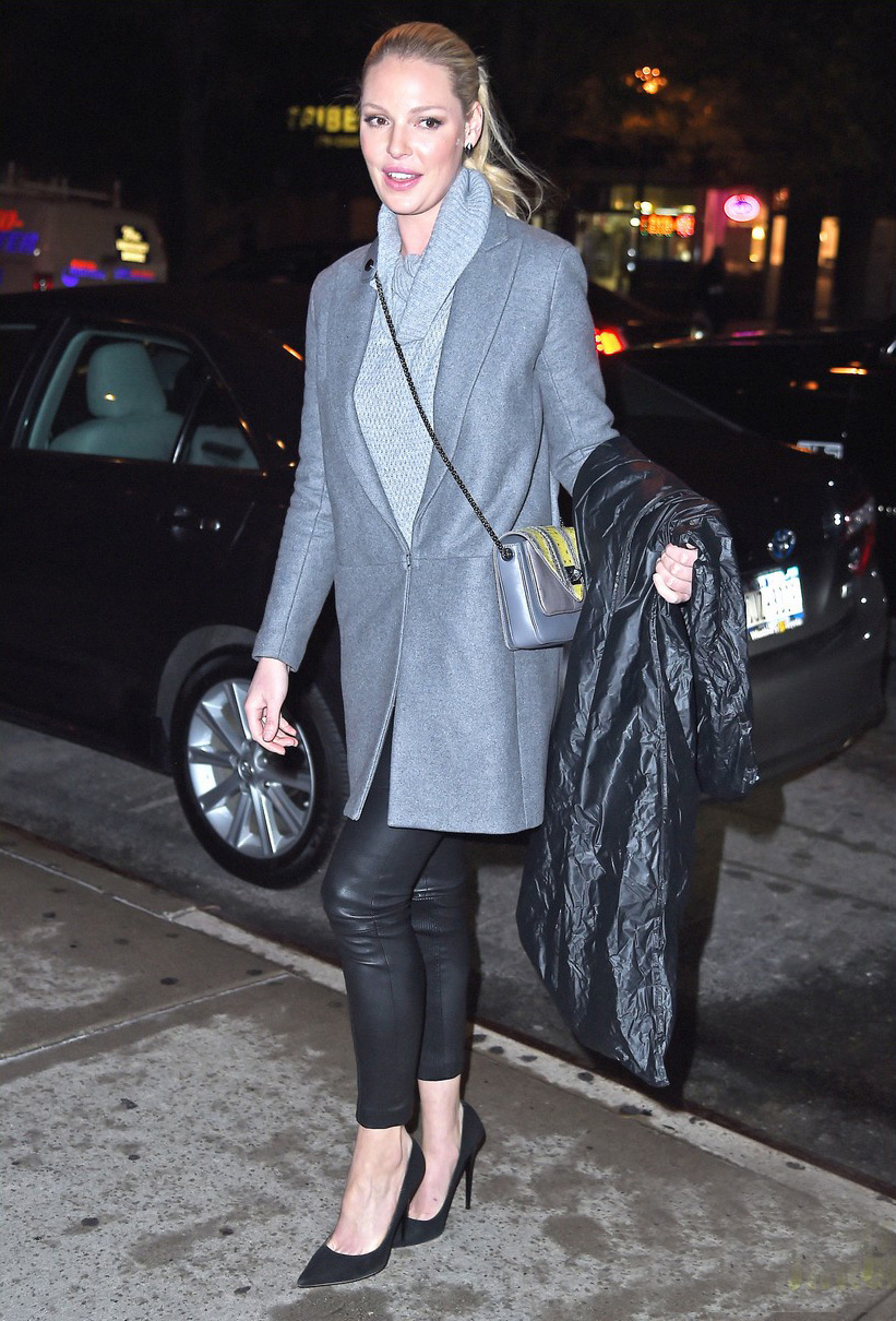 Katherine Heigl returns to her hotel in New York City