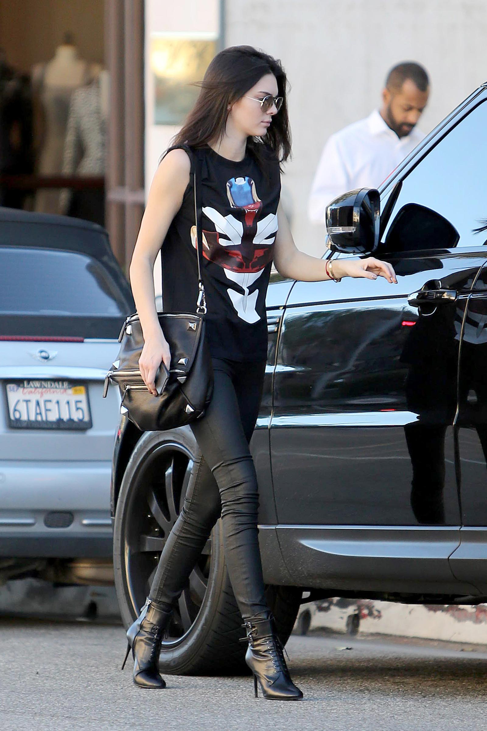 Kendall Jenner at Mulberry Street Pizzeria