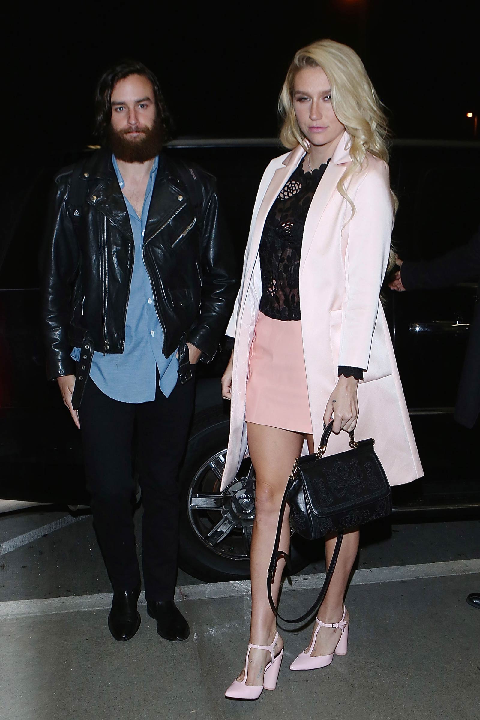 Kesha departing on a flight at LAX airport in Los Angeles