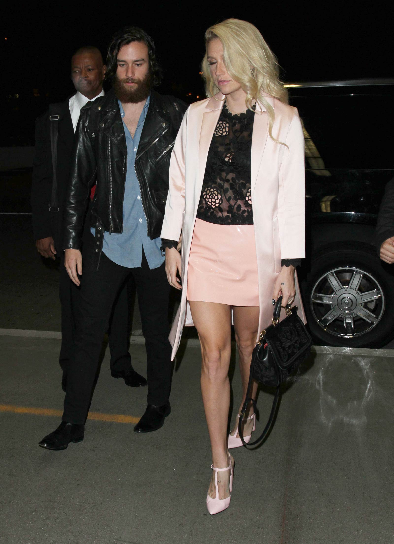 Kesha departing on a flight at LAX airport in Los Angeles