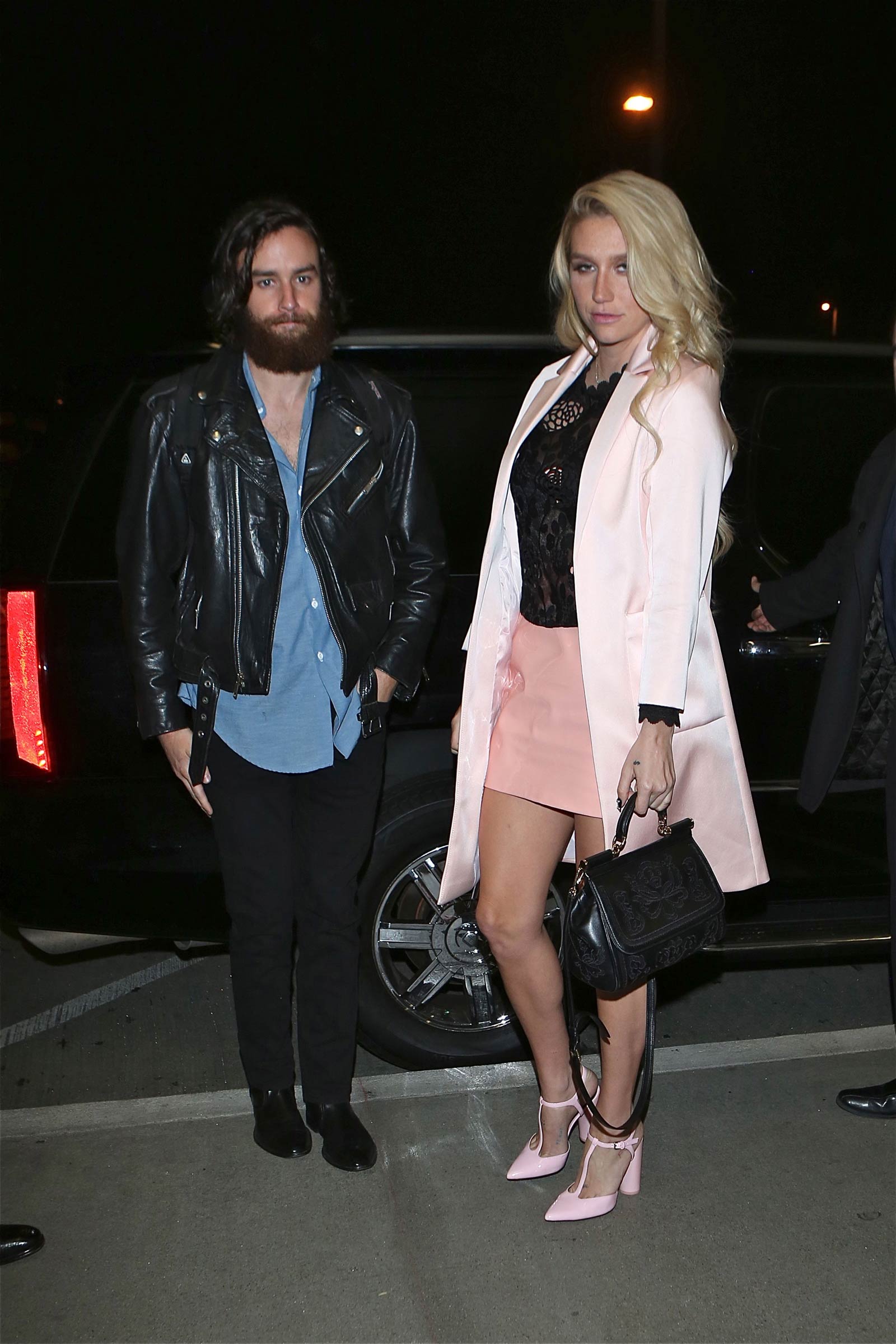 Kesha departing on a flight at LAX airport in Los Angeles