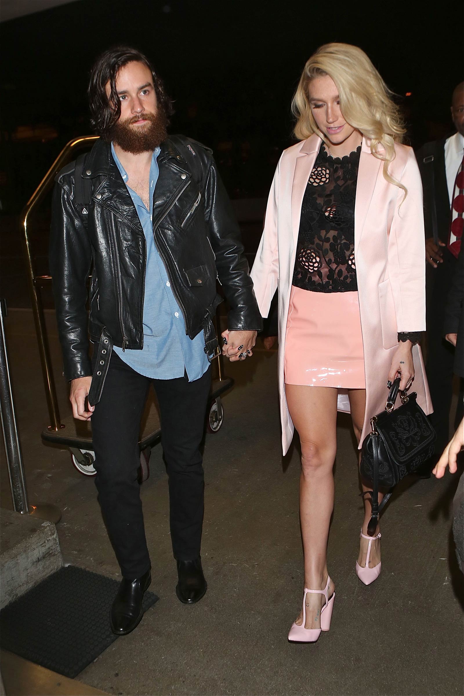 Kesha departing on a flight at LAX airport in Los Angeles