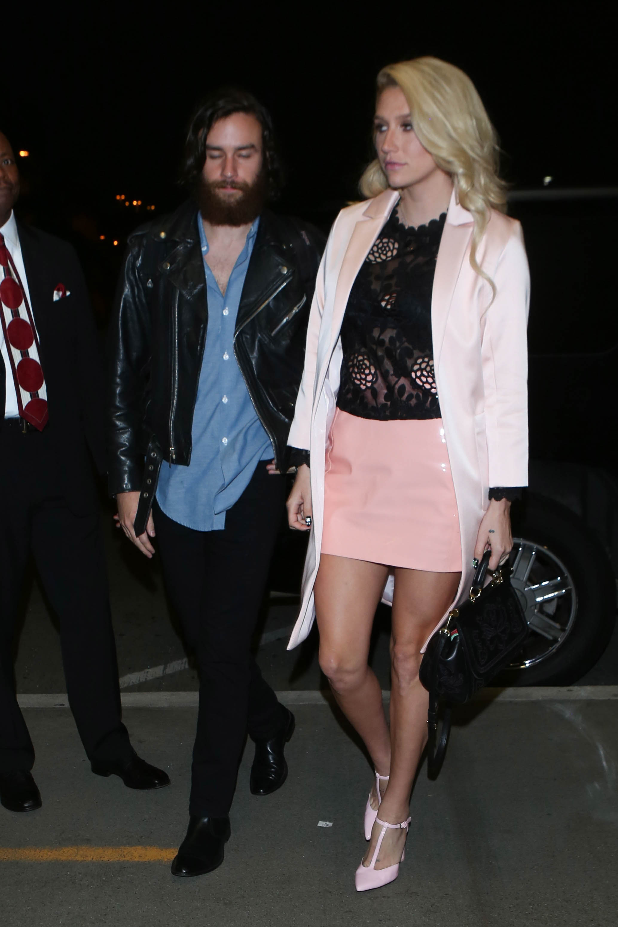 Kesha departing on a flight at LAX airport in Los Angeles