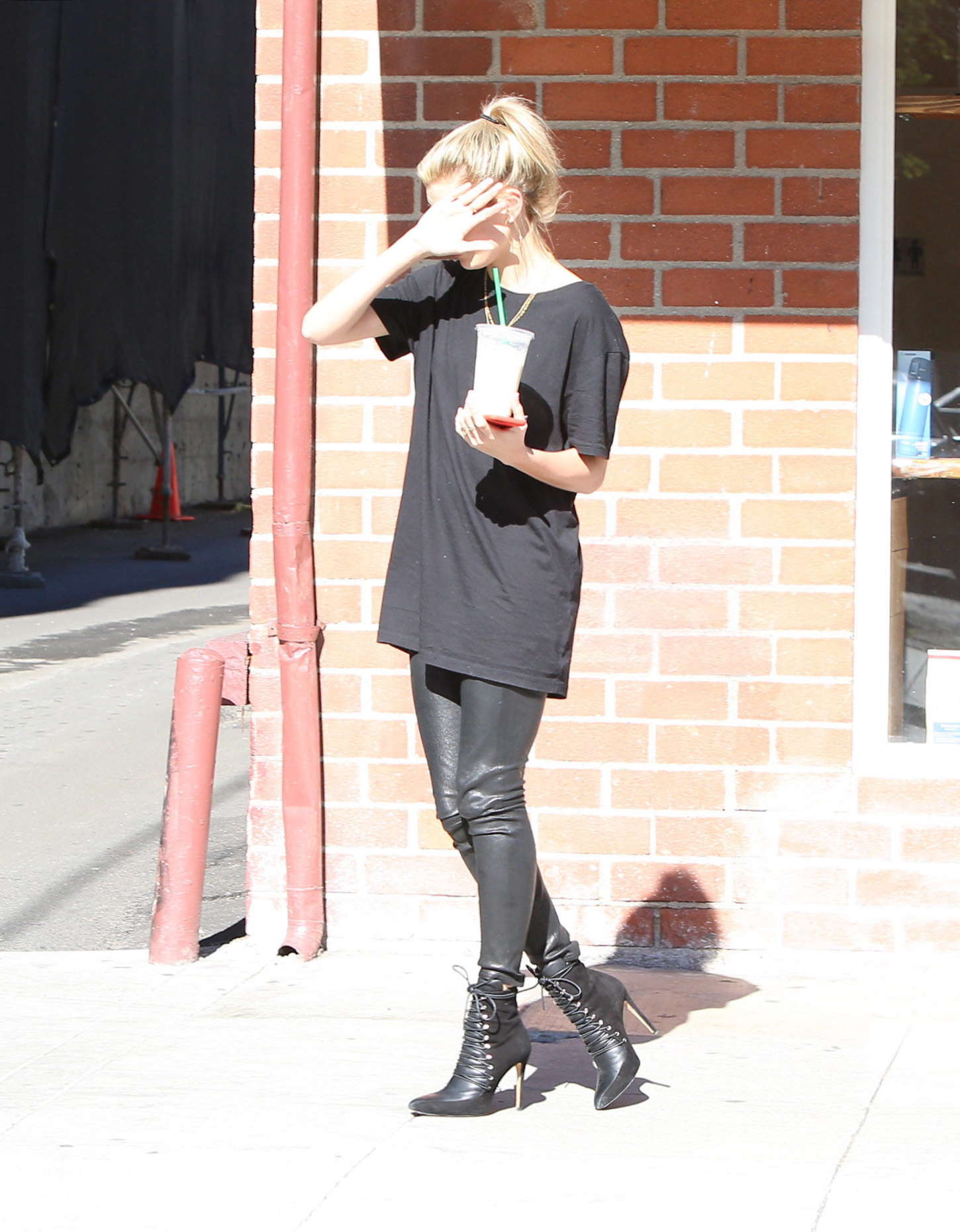 Hailey Baldwin at Kreation Organic in Beverly Hills