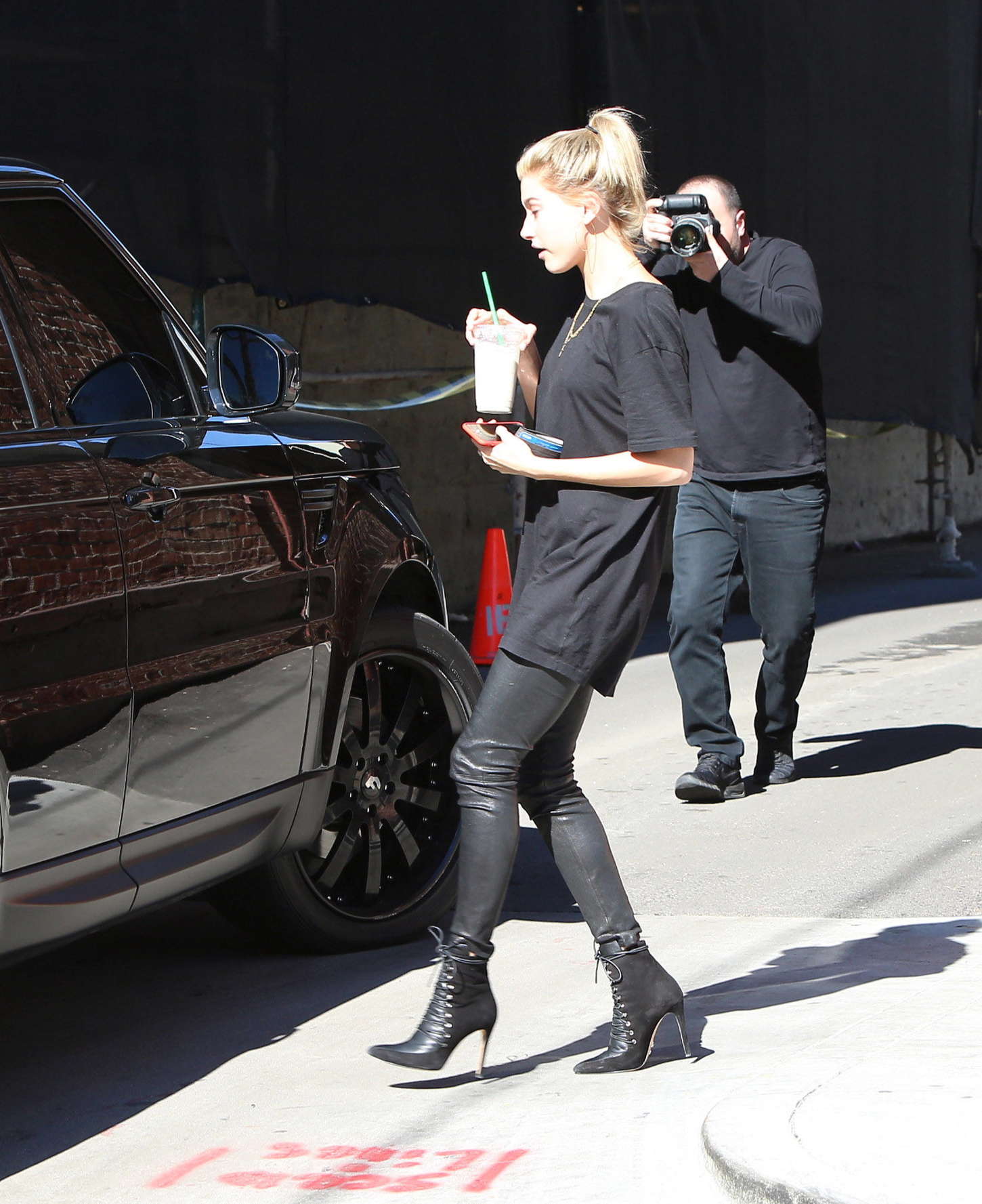 Hailey Baldwin at Kreation Organic in Beverly Hills