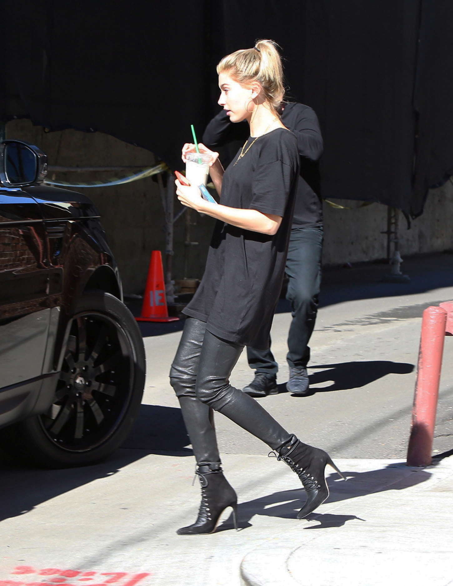 Hailey Baldwin at Kreation Organic in Beverly Hills