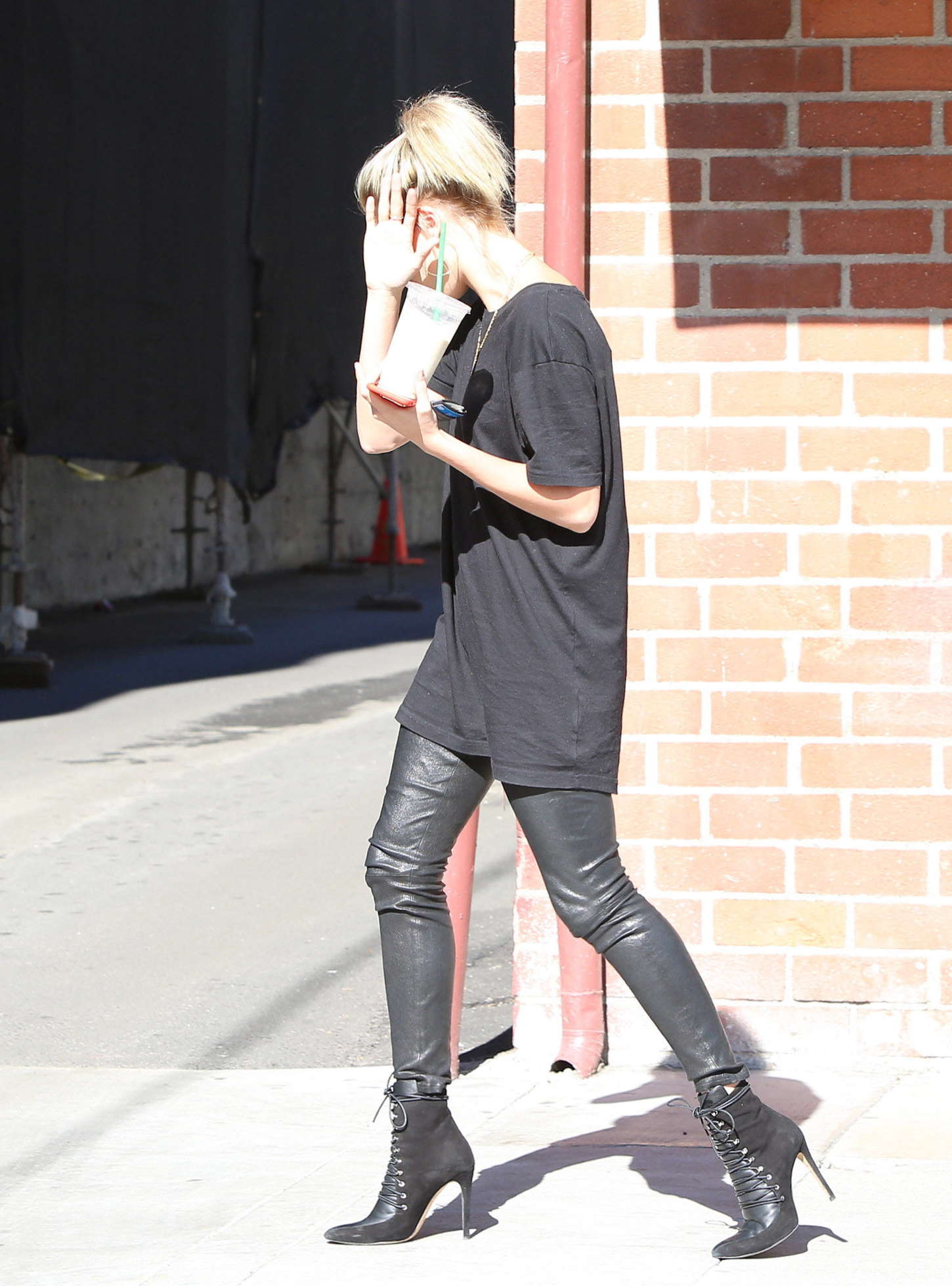 Hailey Baldwin at Kreation Organic in Beverly Hills