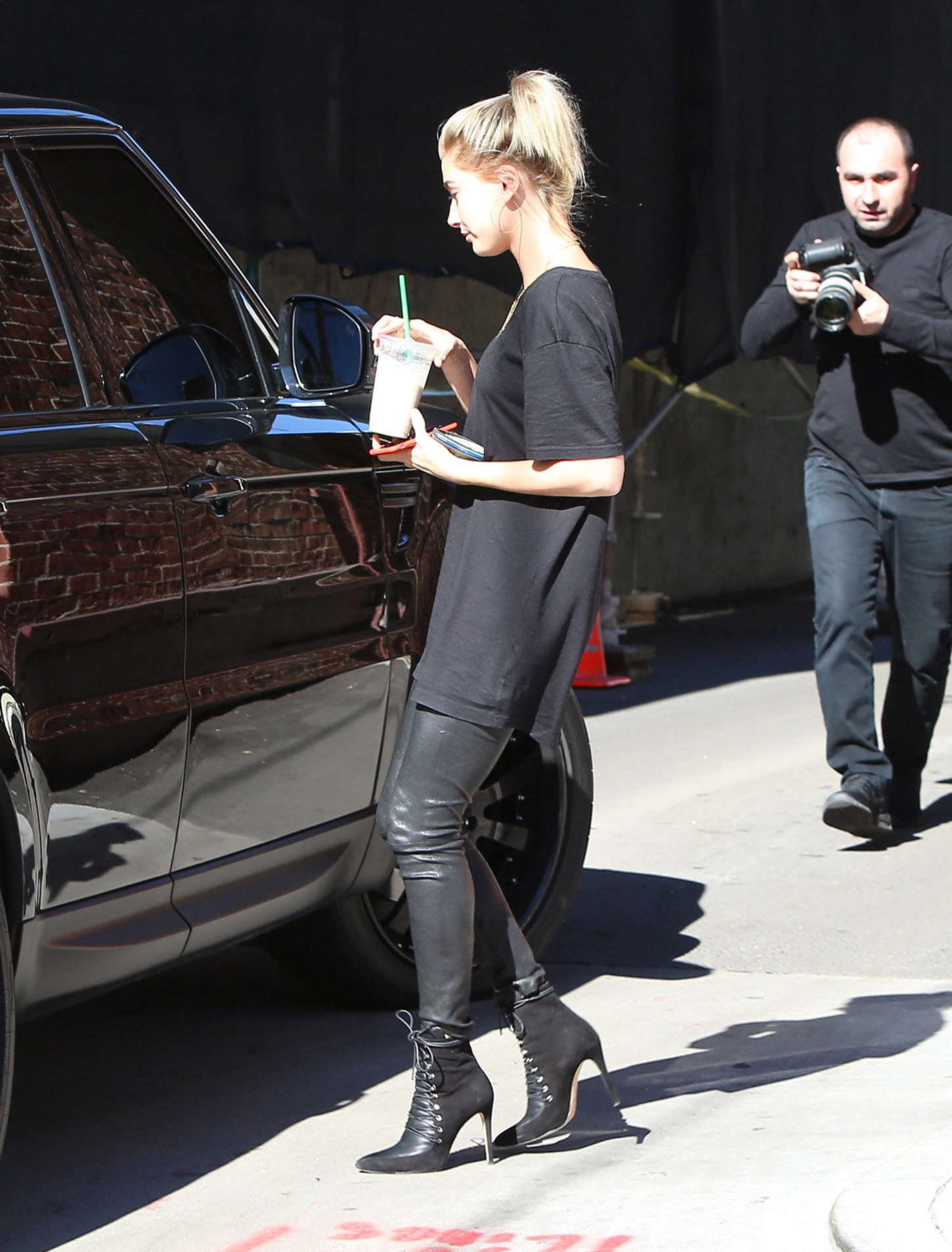 Hailey Baldwin at Kreation Organic in Beverly Hills