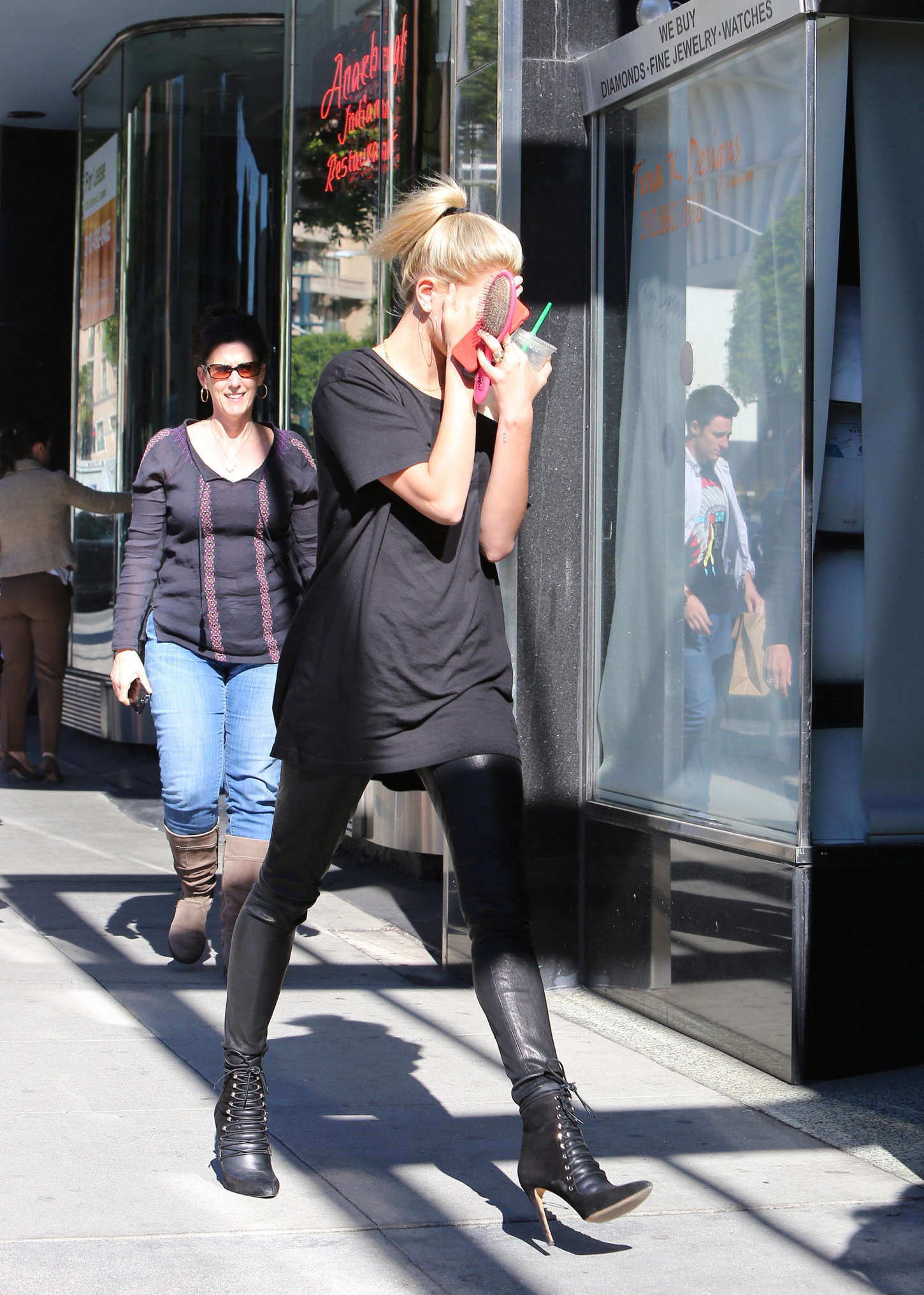 Hailey Baldwin at Kreation Organic in Beverly Hills