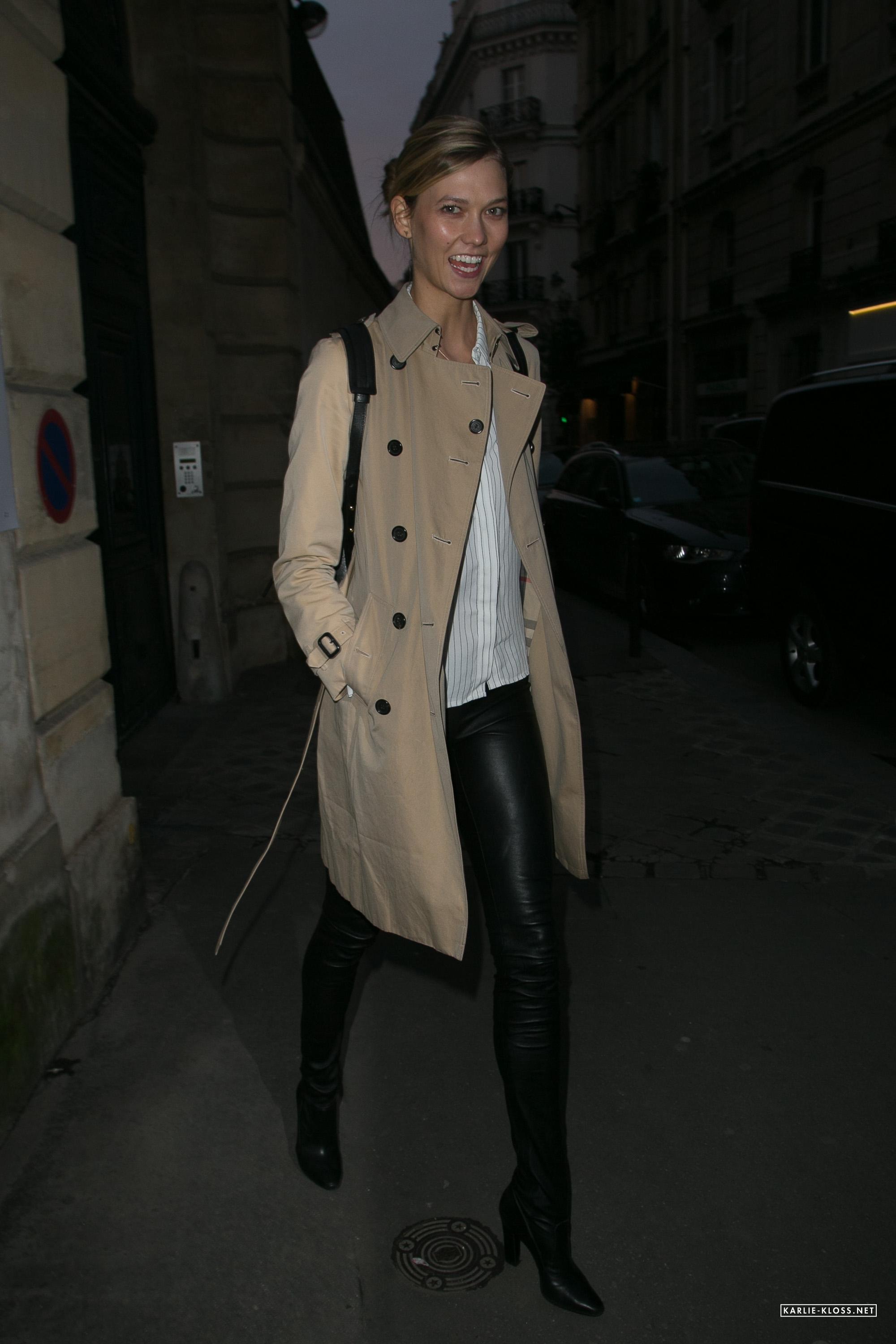 Karlie Kloss leaving Rehearsals In Paris