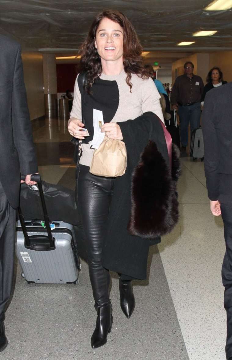 Robin Tunney departing on a flight at LAX airport