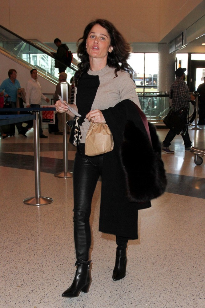 Robin Tunney departing on a flight at LAX airport