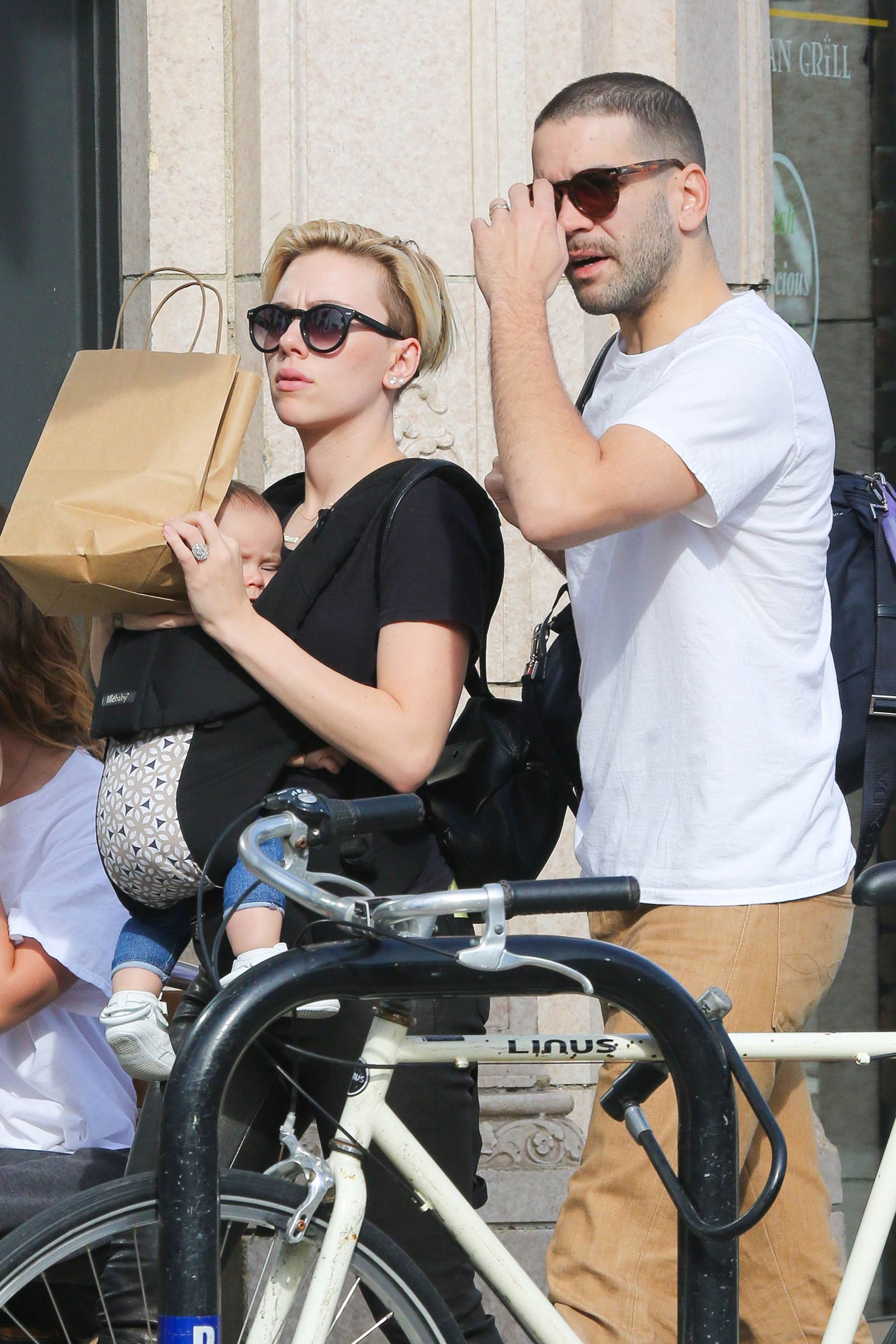 Scarlett Johansson shopping in Venice Beach