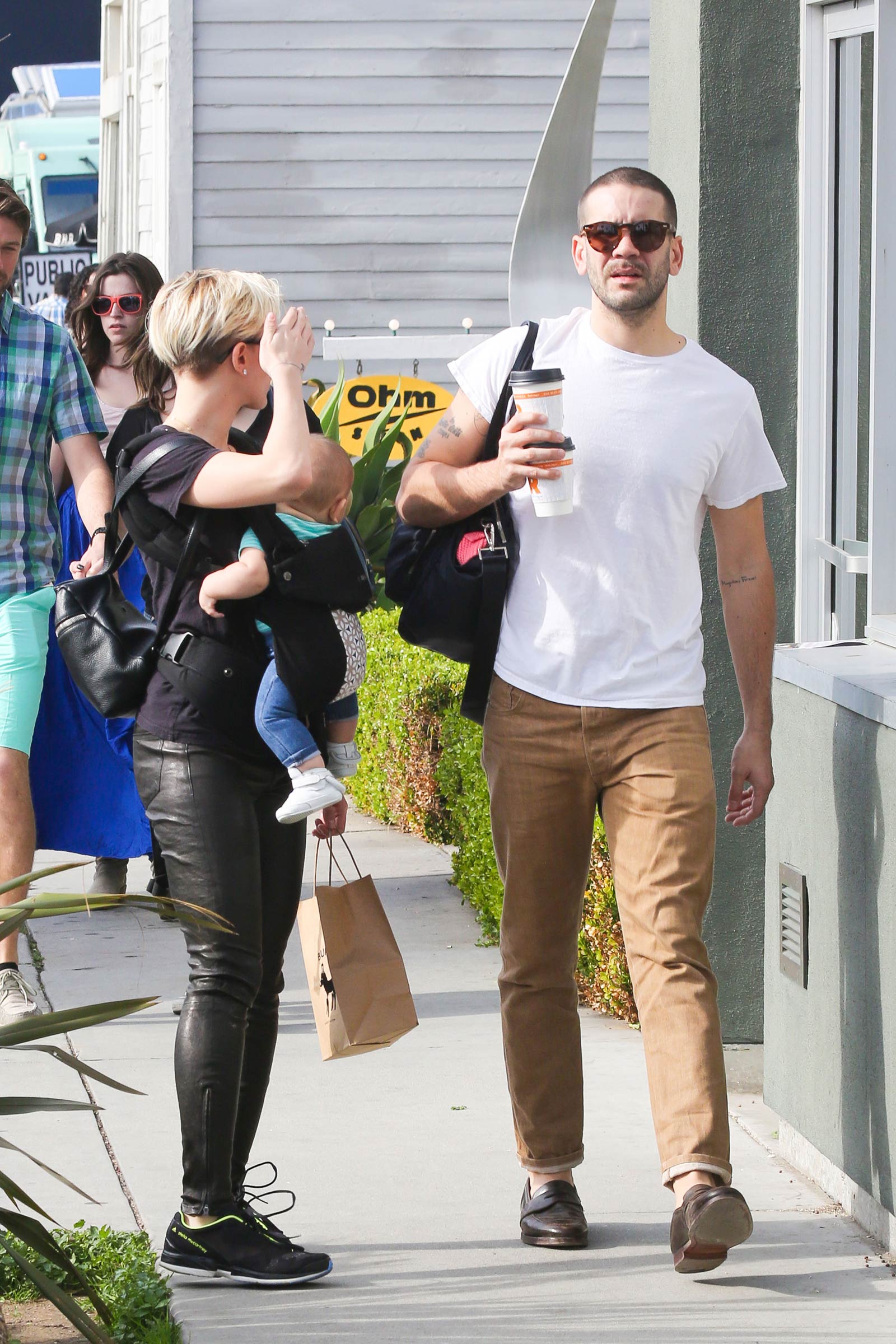 Scarlett Johansson shopping in Venice Beach