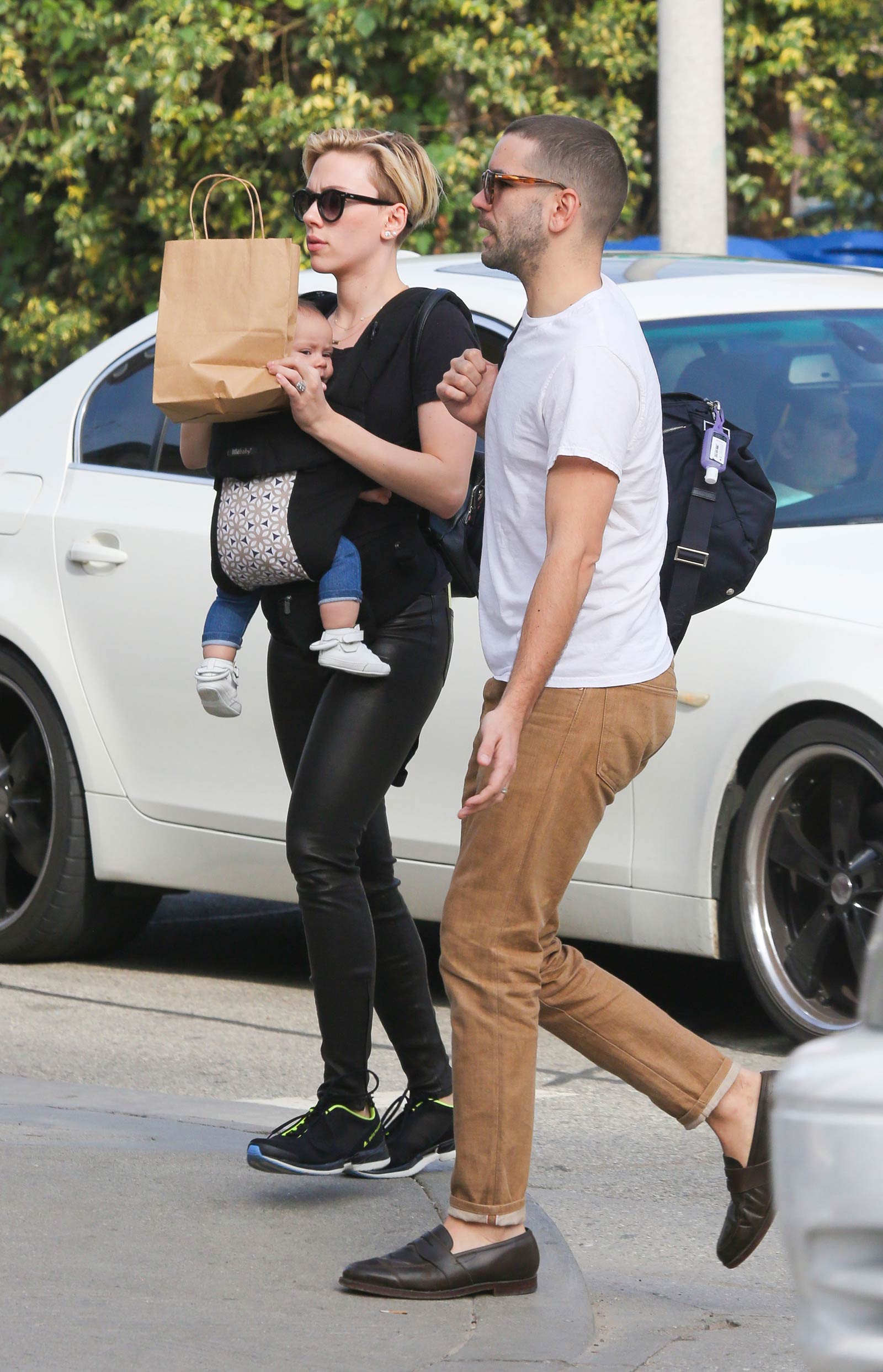 Scarlett Johansson shopping in Venice Beach