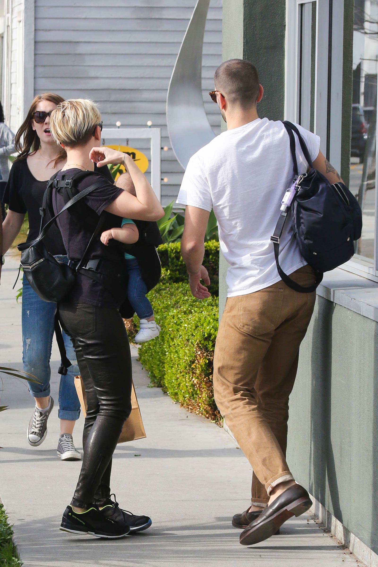 Scarlett Johansson shopping in Venice Beach