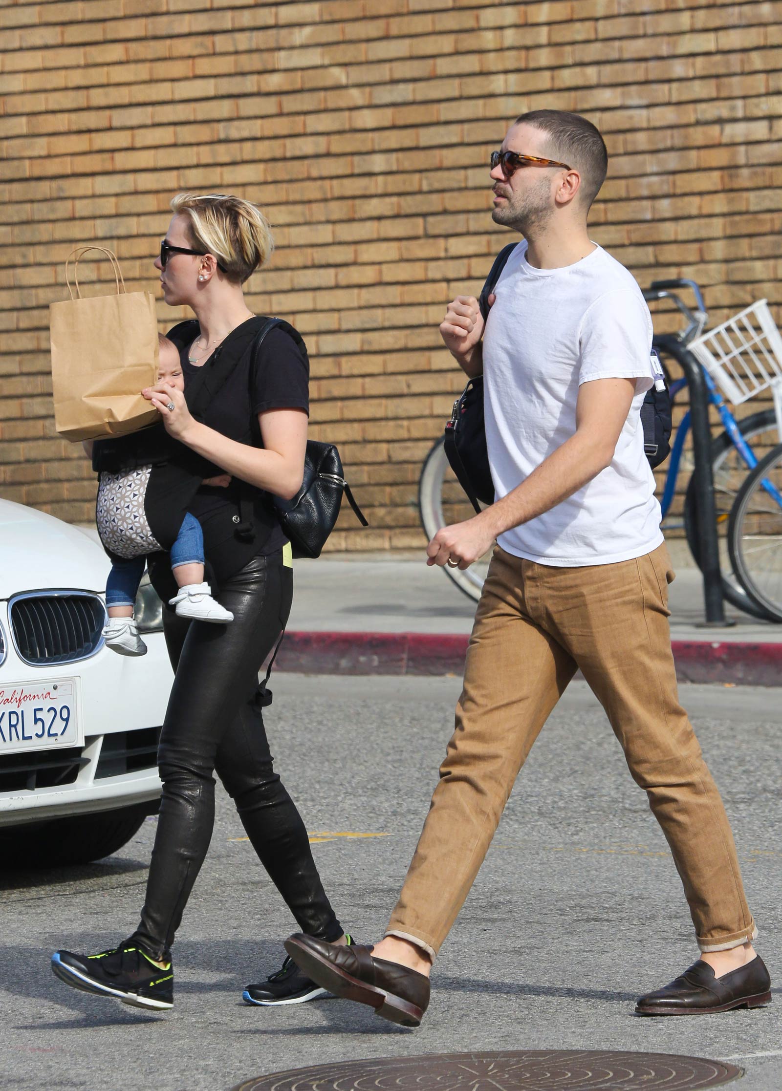 Scarlett Johansson shopping in Venice Beach