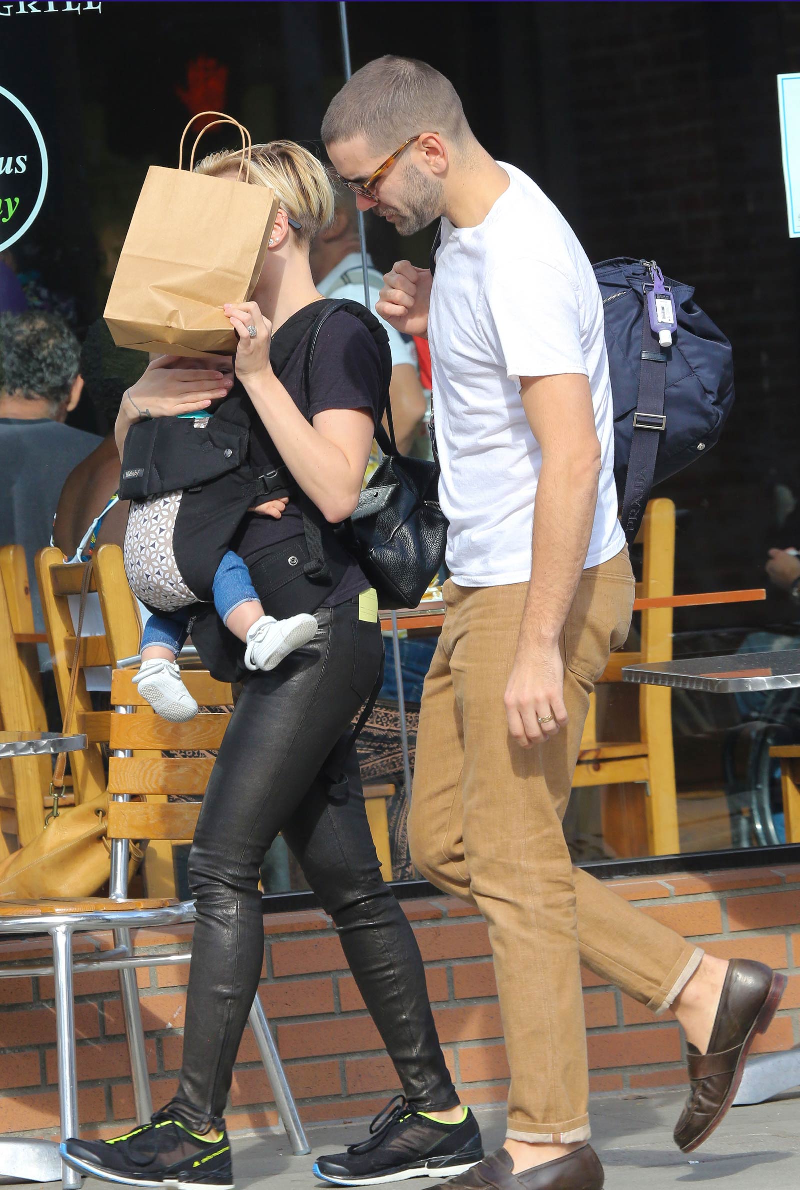 Scarlett Johansson shopping in Venice Beach