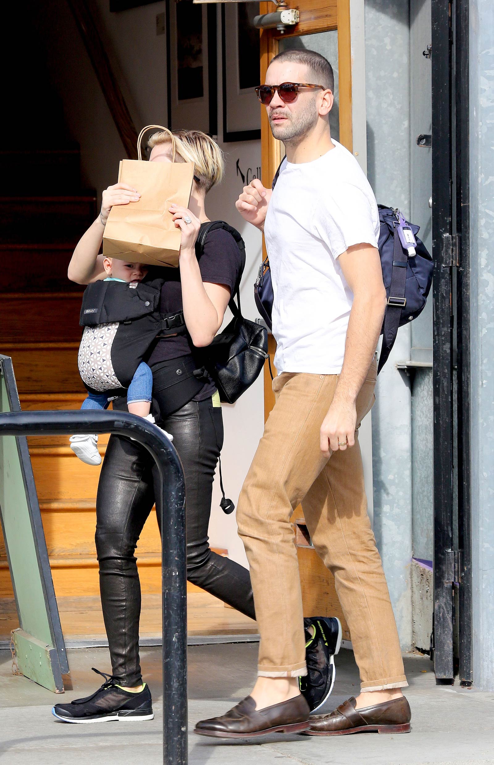 Scarlett Johansson shopping in Venice Beach