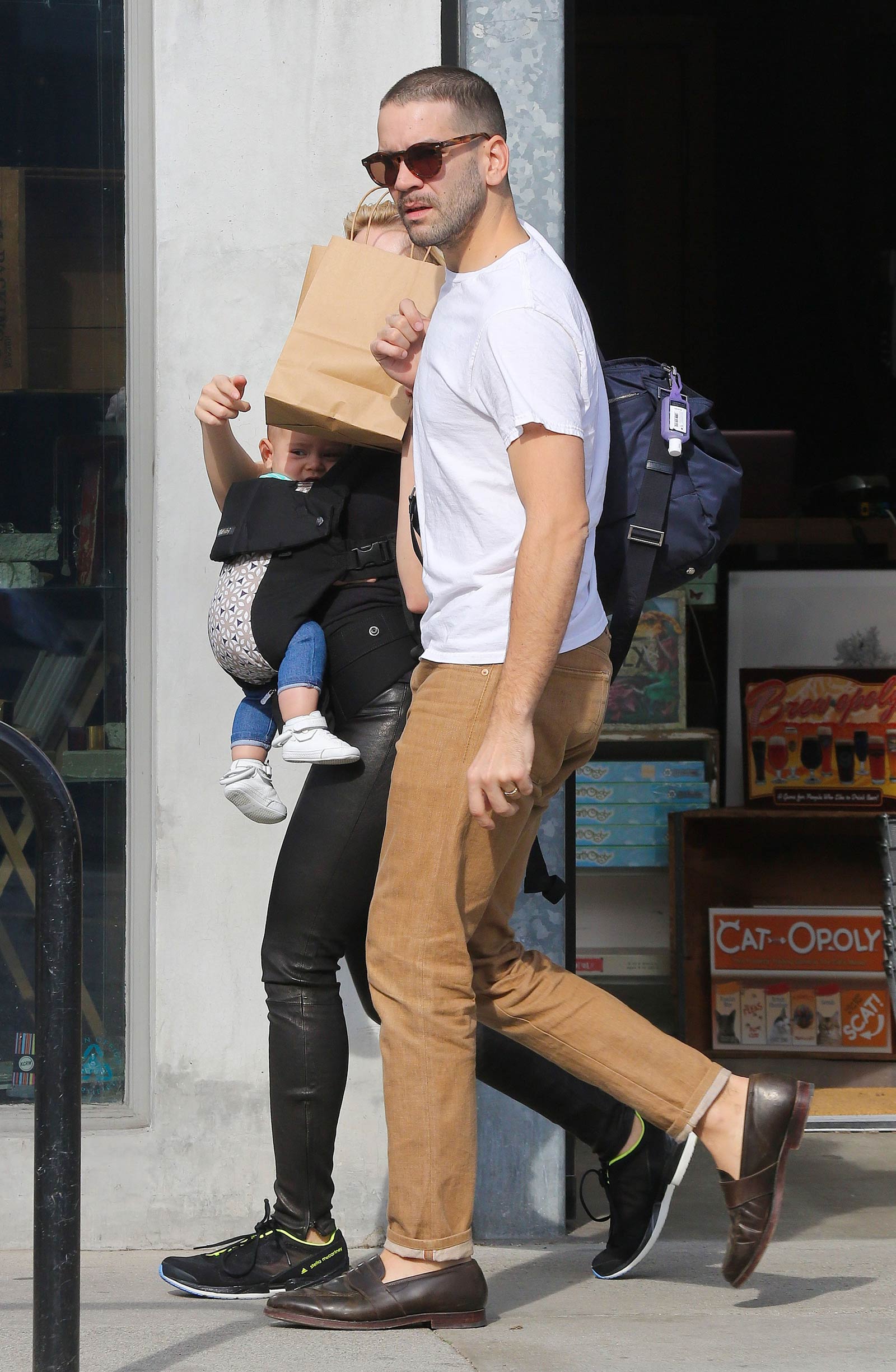 Scarlett Johansson shopping in Venice Beach