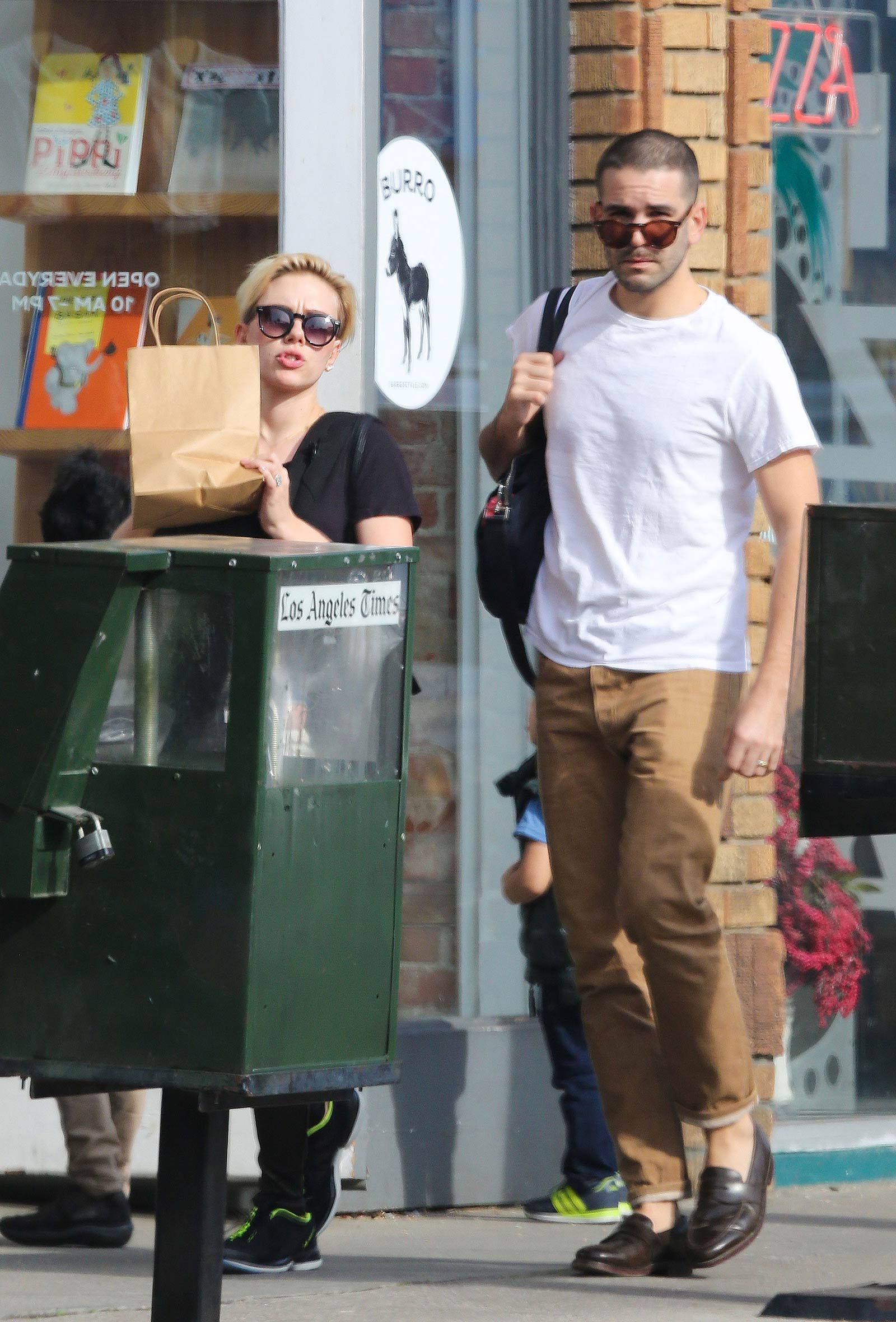 Scarlett Johansson shopping in Venice Beach