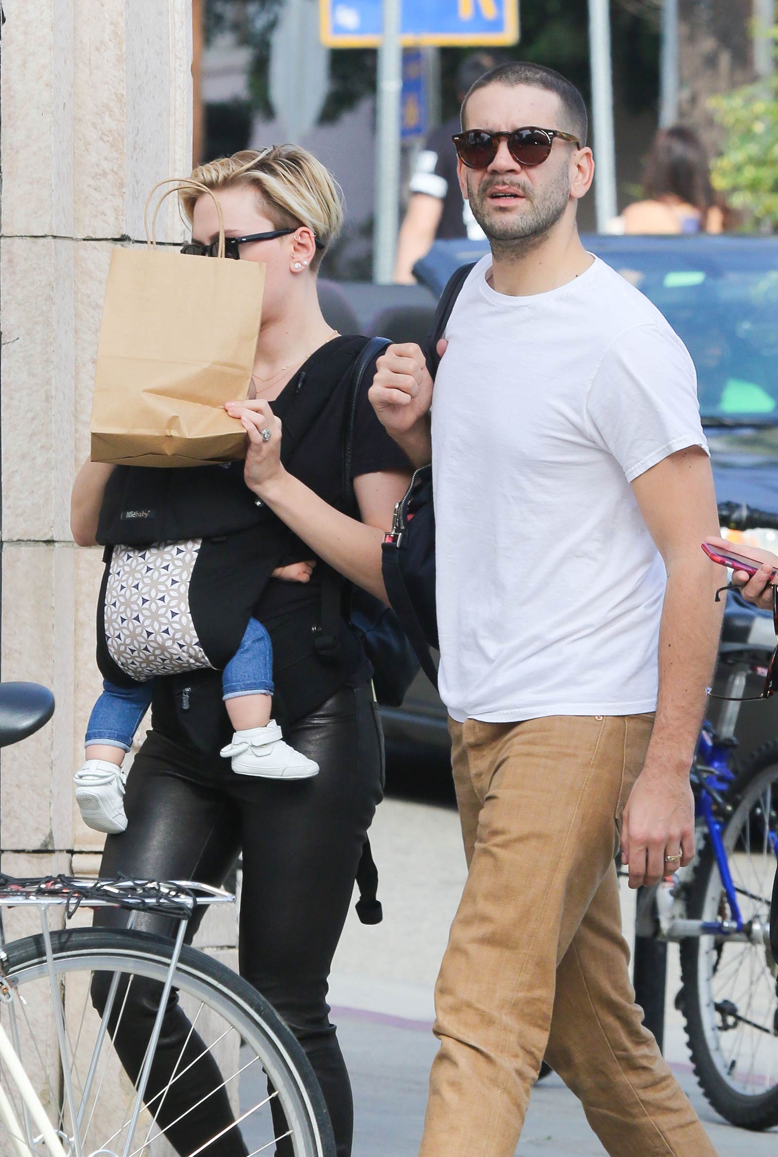 Scarlett Johansson shopping in Venice Beach