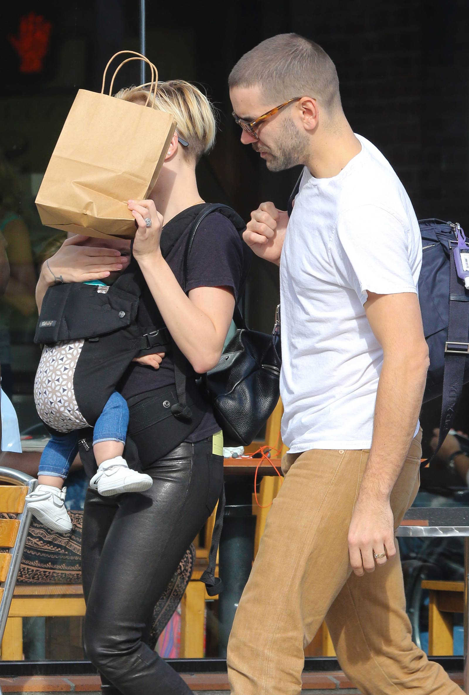 Scarlett Johansson shopping in Venice Beach