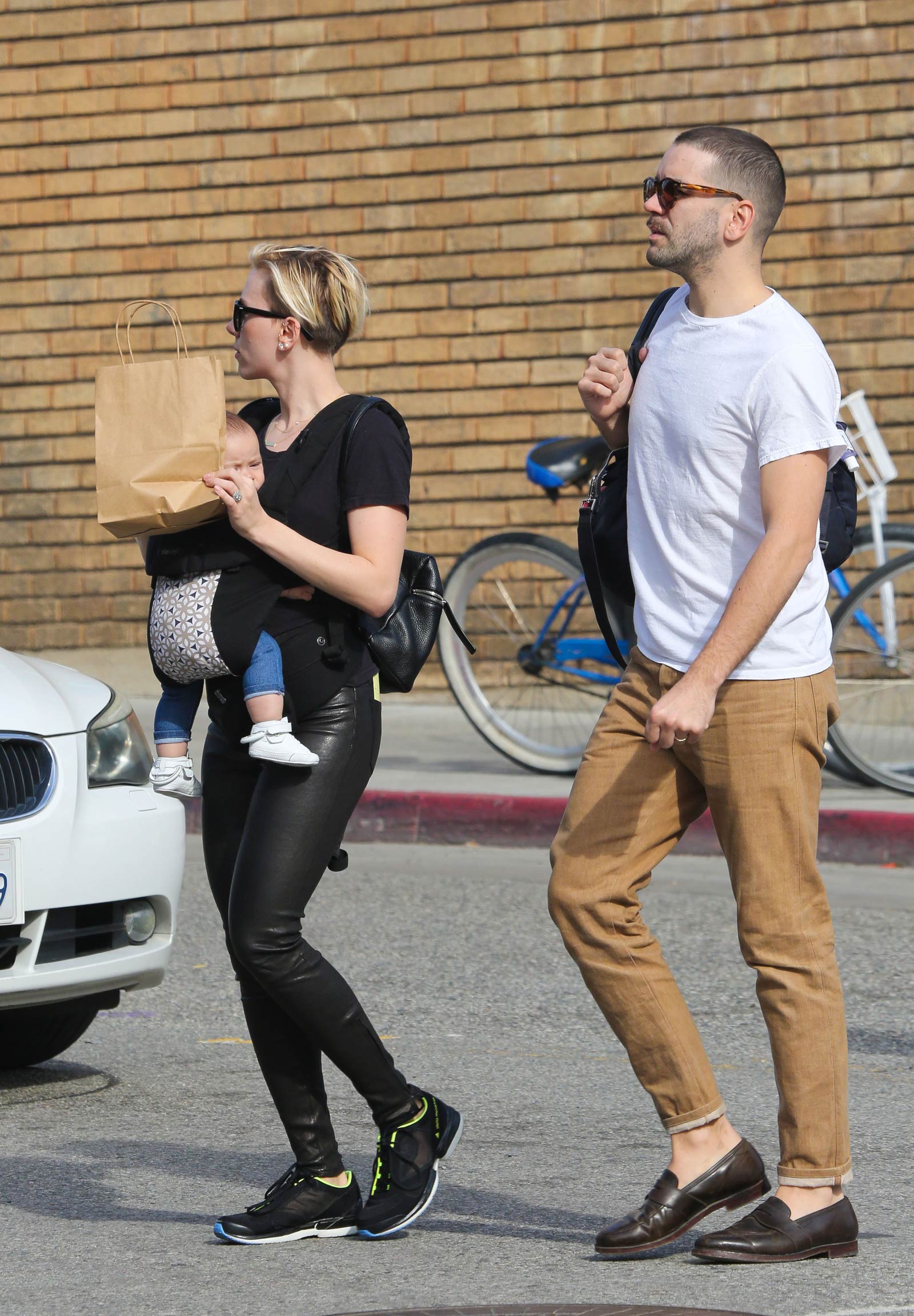 Scarlett Johansson shopping in Venice Beach