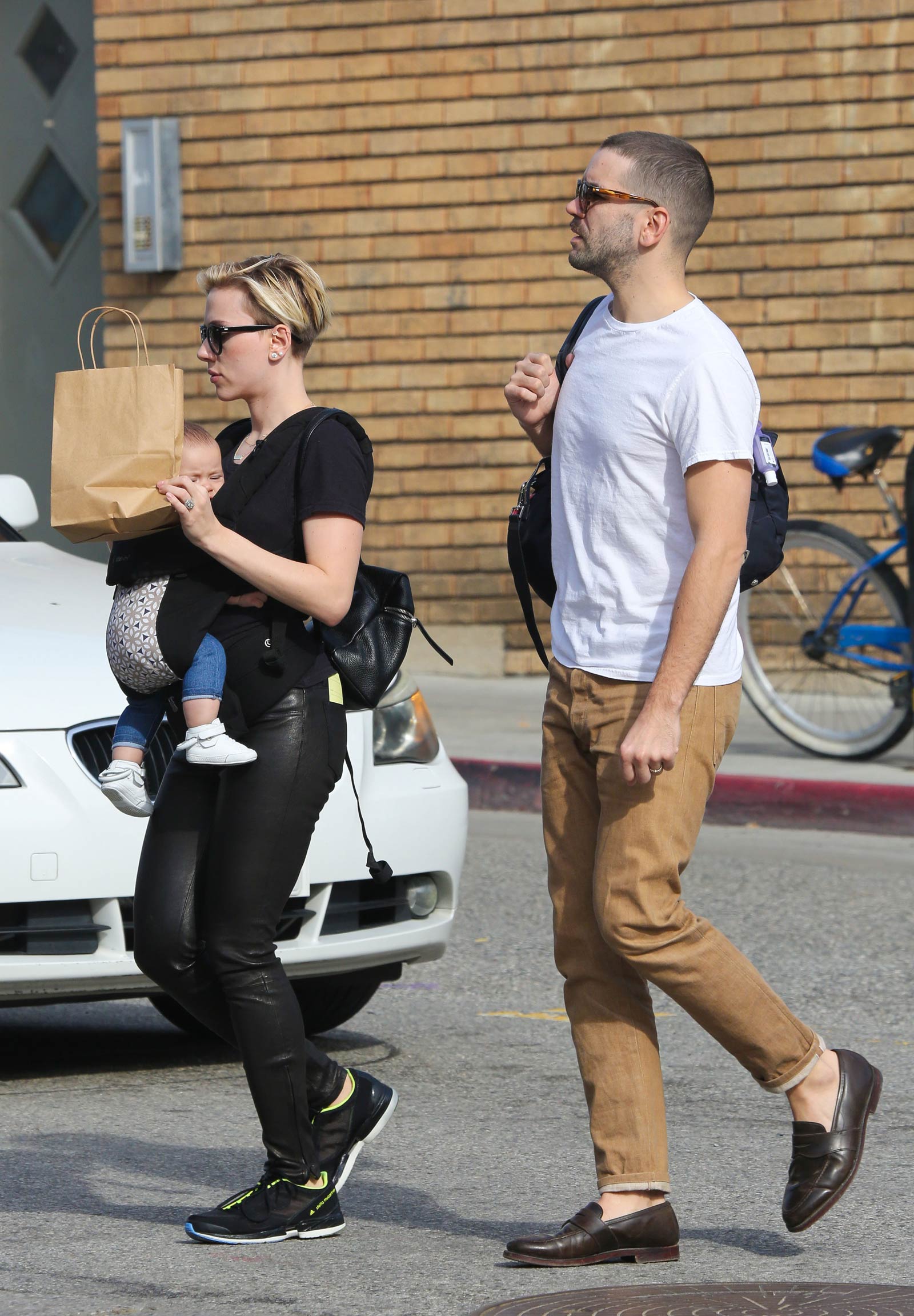 Scarlett Johansson shopping in Venice Beach