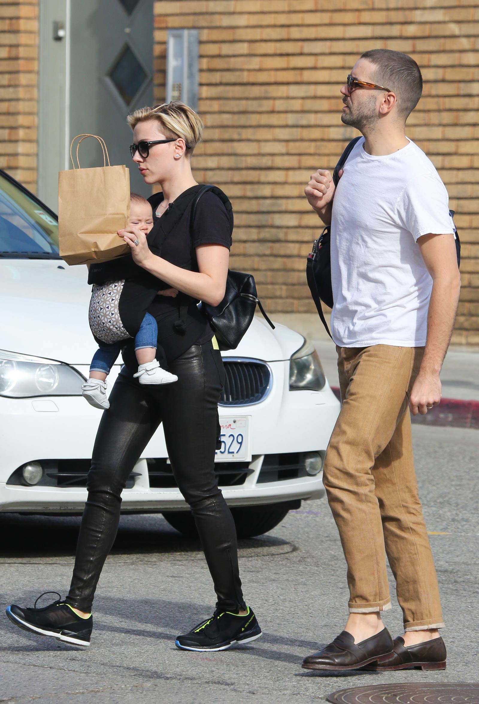 Scarlett Johansson shopping in Venice Beach